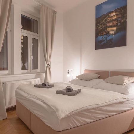 Skolska Junior Apartment Прага Екстер'єр фото