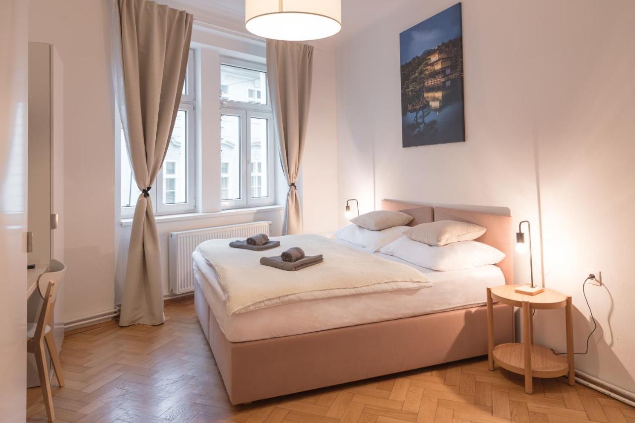 Skolska Junior Apartment Прага Екстер'єр фото